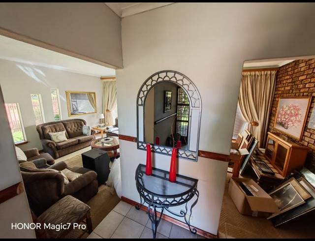 3 BEDROOM HOUSE FOR SALE IN VANDERBIJLPARK SW 2